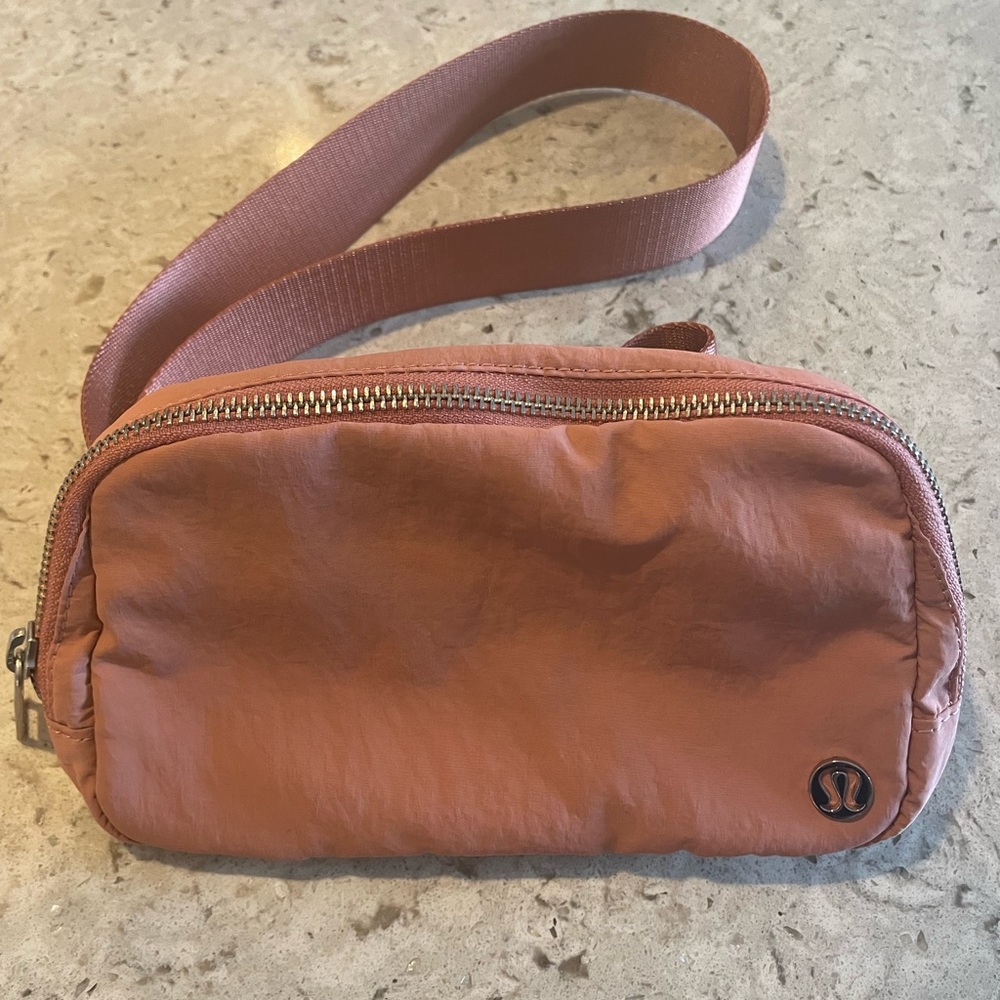 Lululemon Everywhere Belt Bag